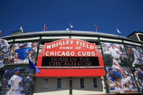 where do the cubs play in chicago